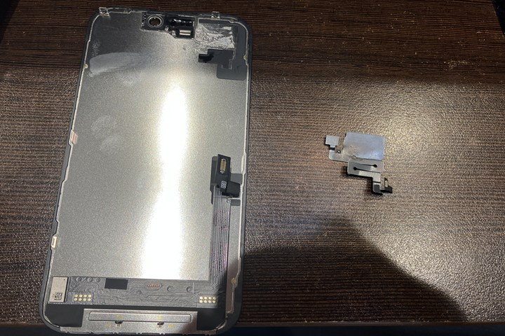 iPhone16 画面故障 有機EL故障 OLED故障 即日修理 ダイワンテレコム渋谷店 修理途中