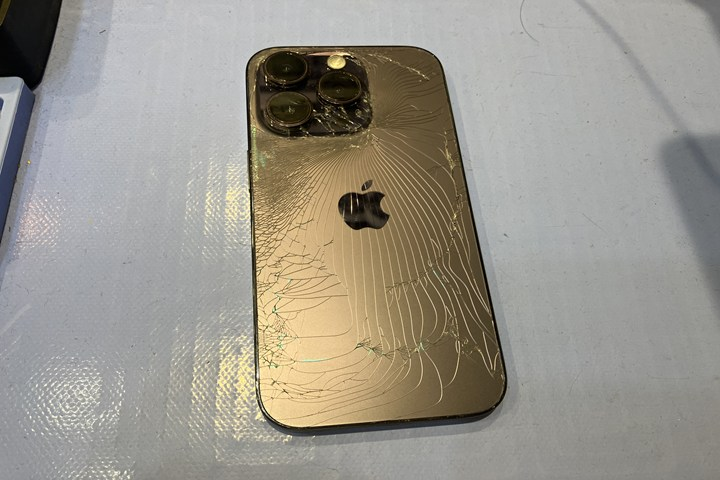 iPhone14 Pro背面割れ修理｜渋谷店施工事例