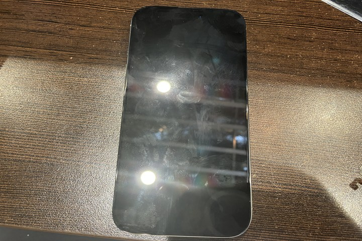 iPhone16 Pro画面がつかない原因と修理事例
