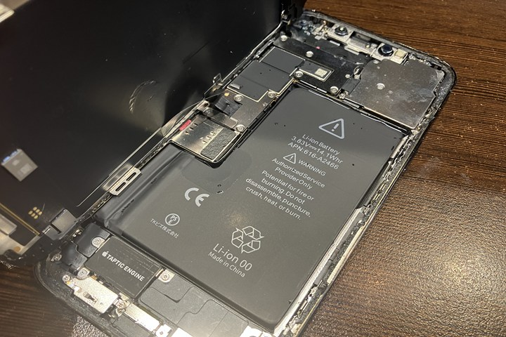 水没により電源ボタンが故障！何度も押され強制再起動発動⚠️