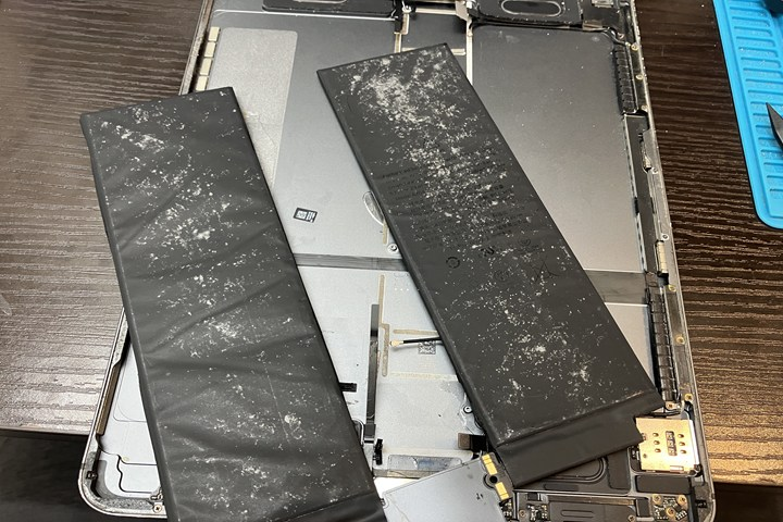 電池膨張したiPadPro11(1)の電池交換を渋谷で対応！