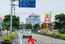 3.瀬戸大橋交差点より約800メートル直進します。