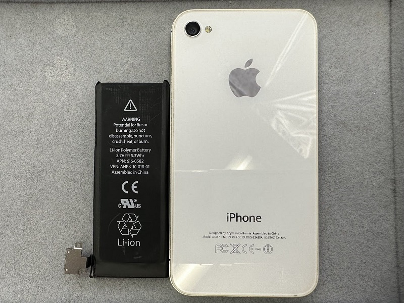 iPhone4sの電源が入らない症状でご来店