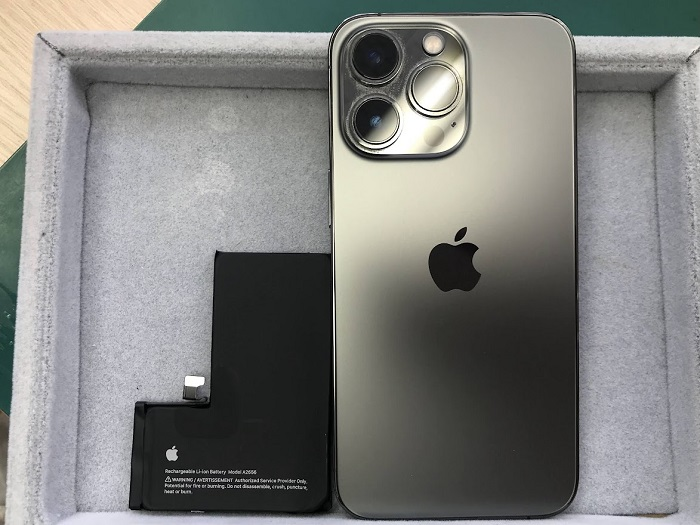 iPhone13Proのバッテリー交換修理を行いました