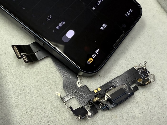 iPhone13 miniが充電できない症状を修理しました