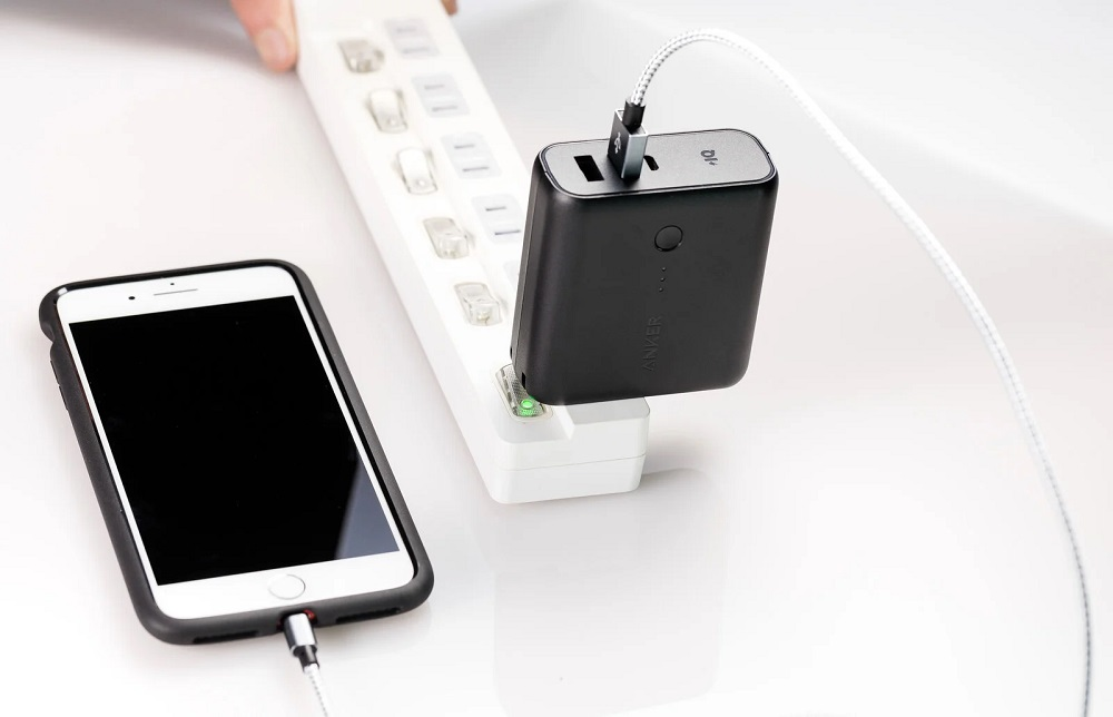 iPhoneって充電しながら使うと壊れるの？
