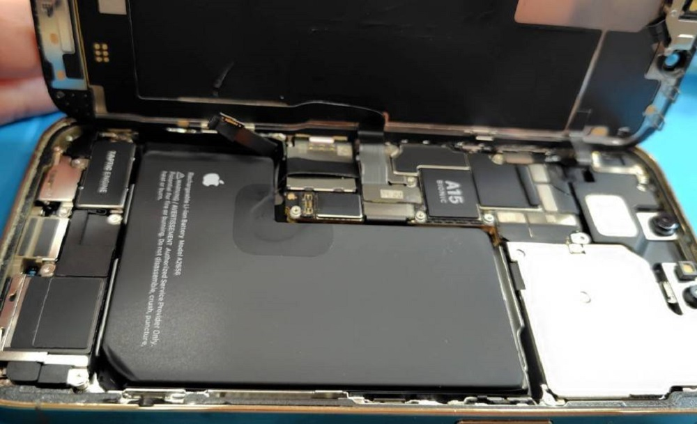 まだまだ活躍できる！iPhone13proのバッテリー交換