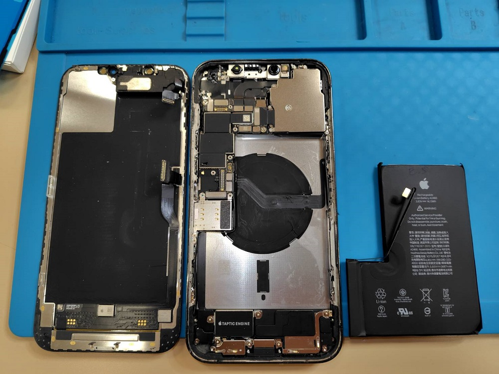 iPhone12ProMaxのバッテリー交換も即日対応できます