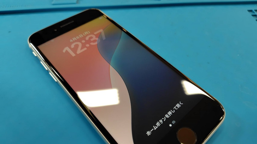 突然電源が入らなくなったSE2もバッテリー交換で復活！