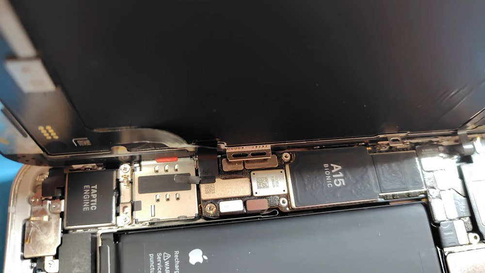 水没後使用できなくなってしまったiPhone13も水没作業で復旧