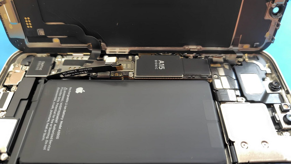 バッテリー交換でまだまだ使おうiPhone13