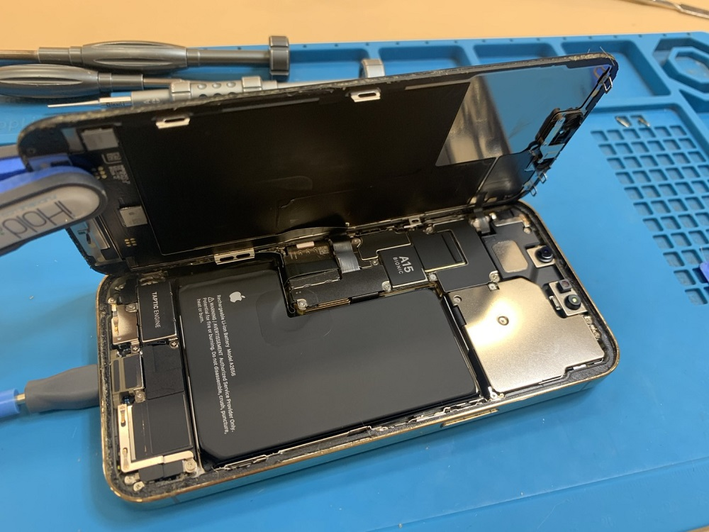 iPhone13Proもバッテリー交換でまだまだ活躍