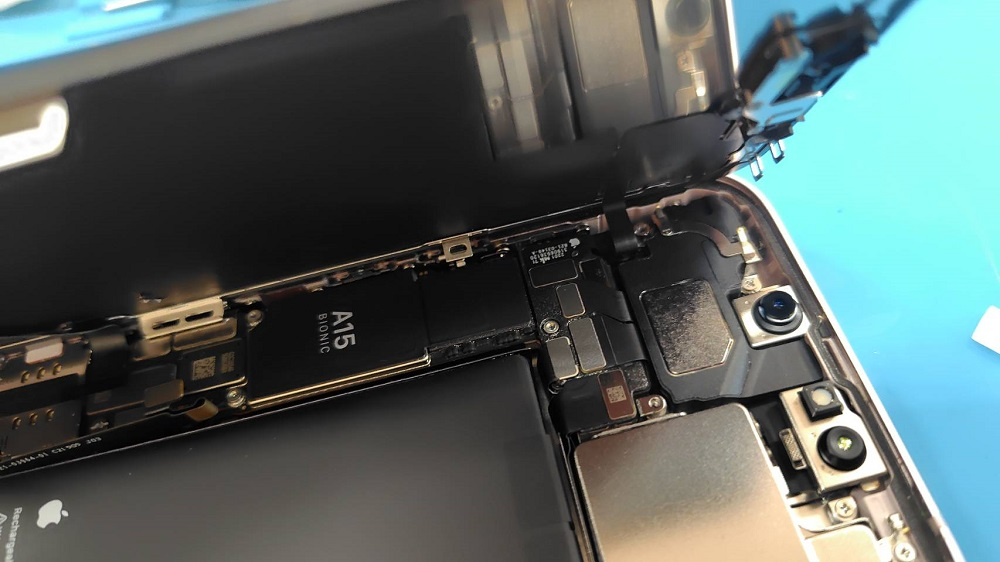 iPhone13のバッテリー交換もお任せください！