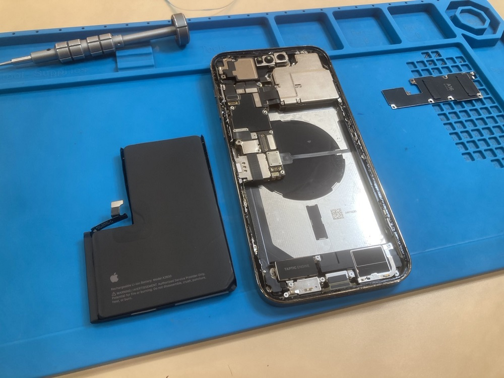 膨張していたバッテリーも交換で復活しました！