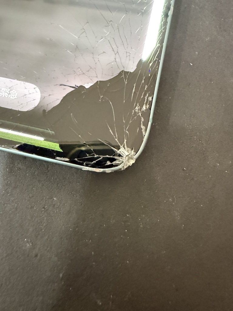 iPhone16Plusのディスプレイ修理（ガラス割れ・液晶漏れ）