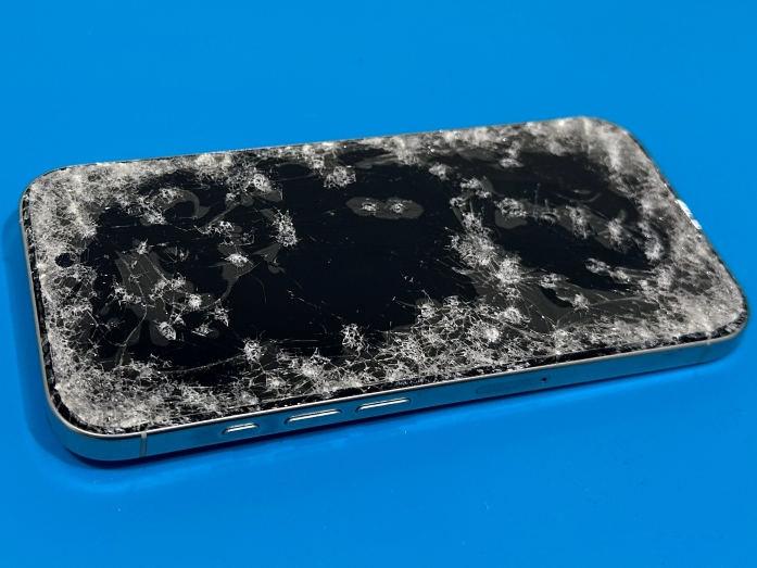 iPhone16Pro　液晶不良の修理