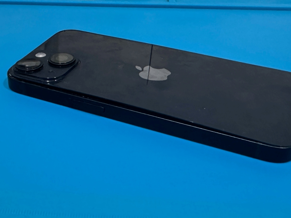 バッテリーが膨張したiPhone14の修理