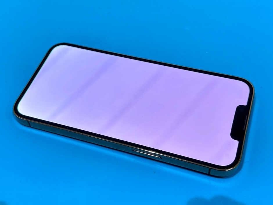 【iPhone13 Proの画面が真っ白で操作できない】即日修理可能