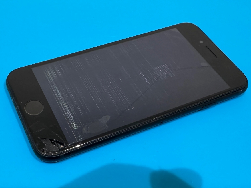 【iPhone SE3】液晶操作不能もデータそのまま即日30分修理！