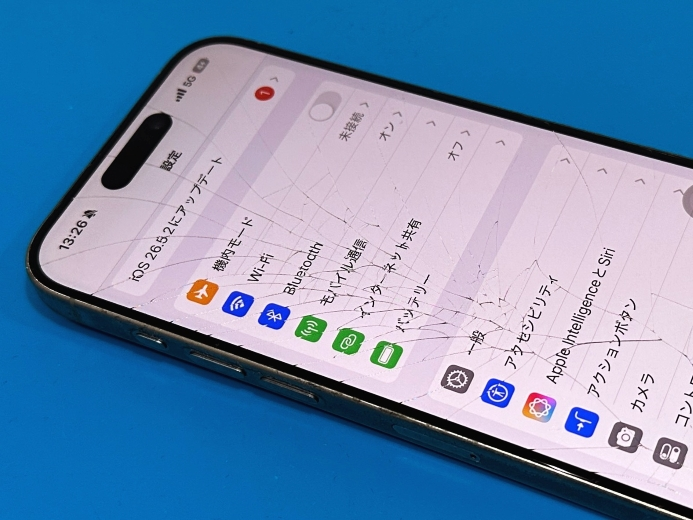 iPhone15 Pro【有機ELパネル】で画面割れの修理