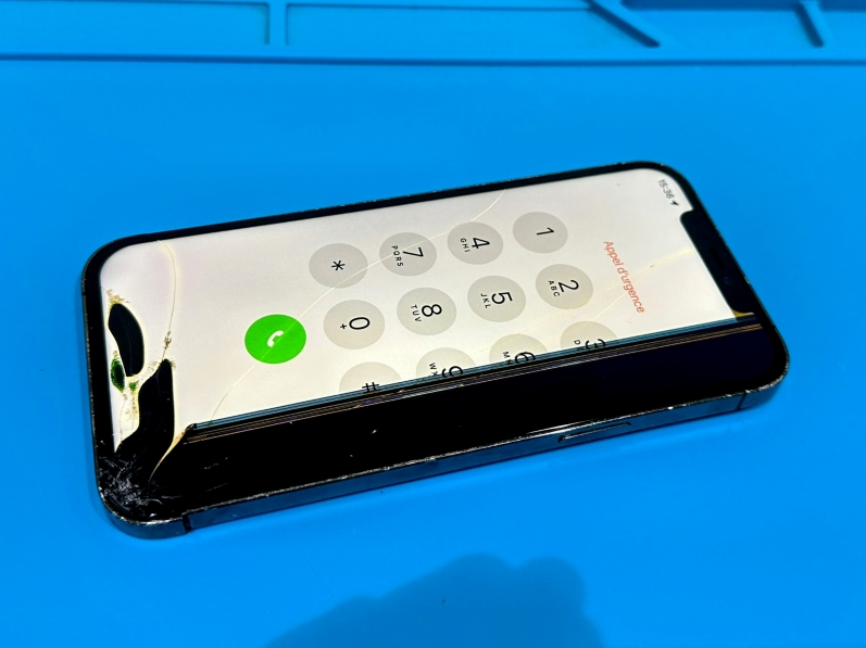 iPhone 12 Pro Maxの液晶不良修理【有機ELパネル】