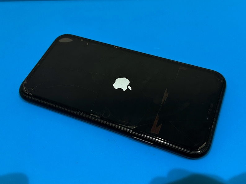 iPhone XRが水没でリンゴループに！？データそのまま即日復旧！