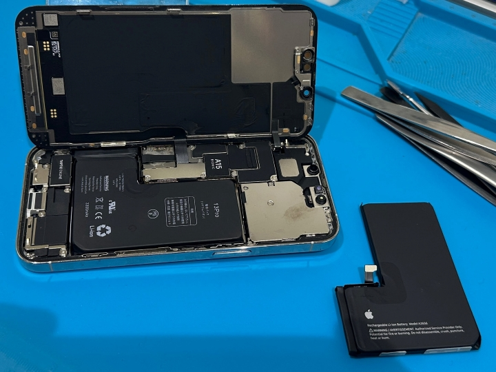 iPhone13 Pro大容量バッテリー交換 即日修理【名古屋・栄】