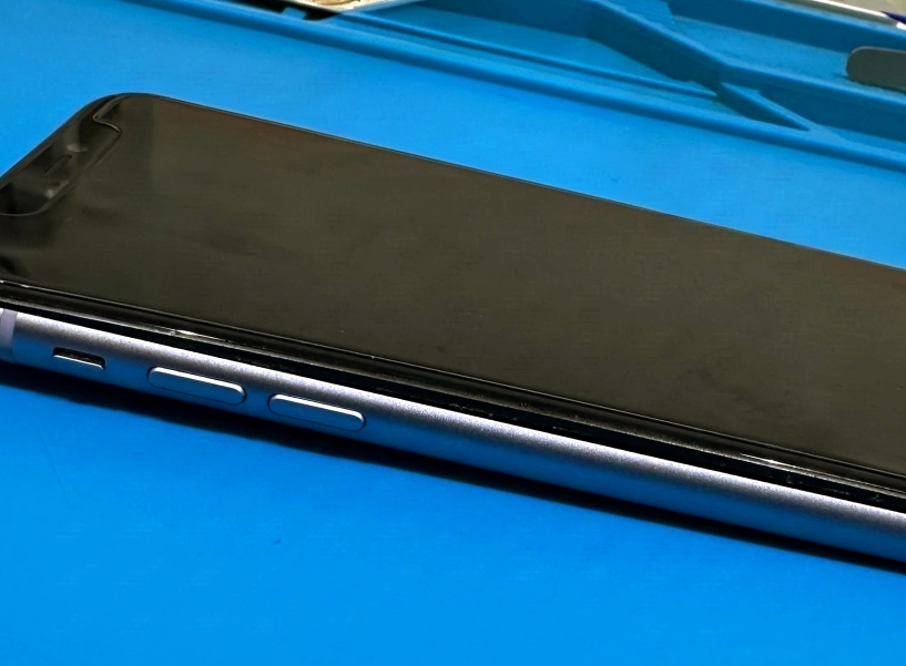 【名古屋市】iPhone11のバッテリー膨張を約30分で修理！
