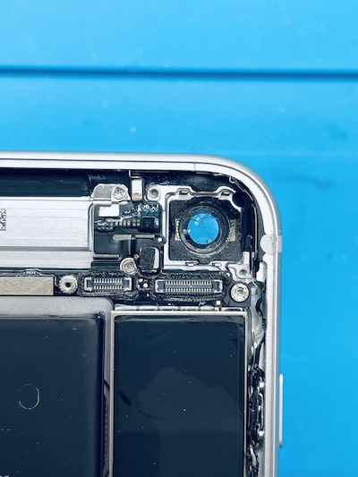 iPhoneバックカメラレンズ割れ