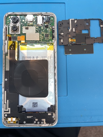 AQUOS R3　SHV44 SH-04L バックパネル
