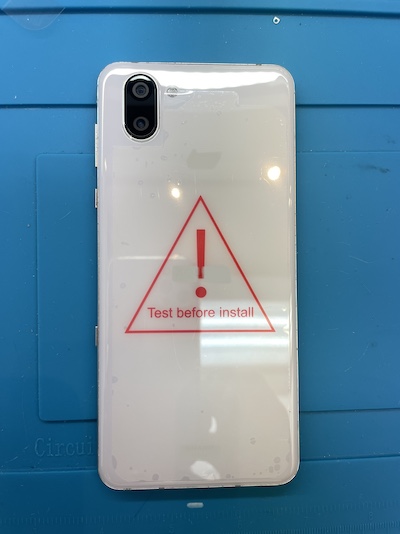 AQUOS R3　SHV44 SH-04L背面パネル割れ