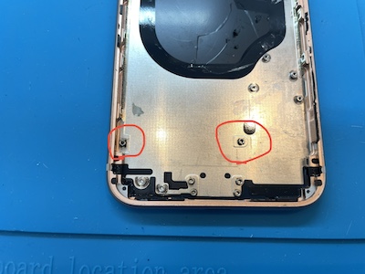 iPhone8 固定ネジ　TAPTIC ENGINE