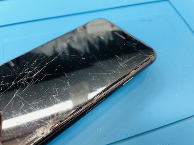 iPhone7 スリープボタン潰れ　押されっぱなし