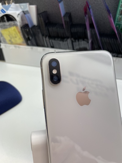 iPhoneXS バックカメラレンズ割れ修理