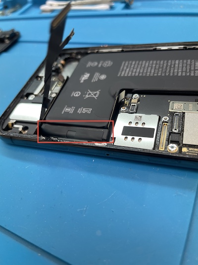 iPhone11Pro バッテリーシール