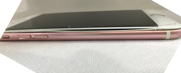 画面が盛りあがったiPhone6s