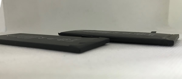 iPhone6sの新旧バッテリー比較