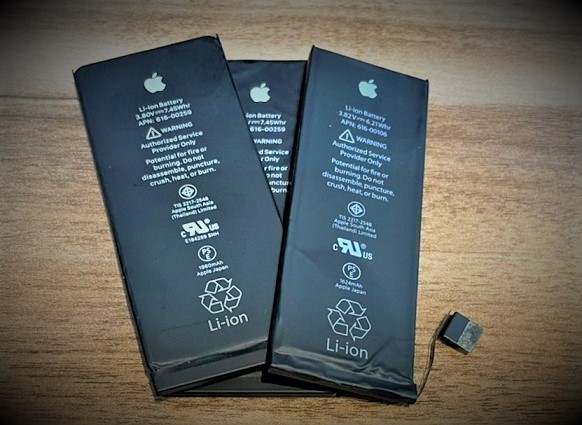 劣化したiPhoneバッテリー