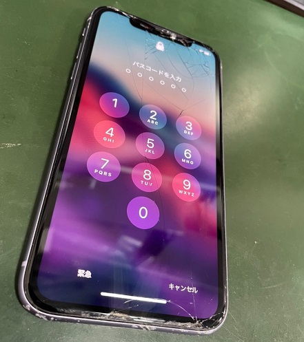 iPhone11の画面割れ画像