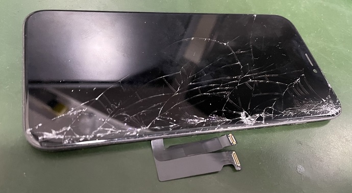 iPhoneXR画面割れ2
