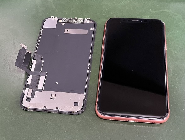 iPhoneXRの画面割れ3