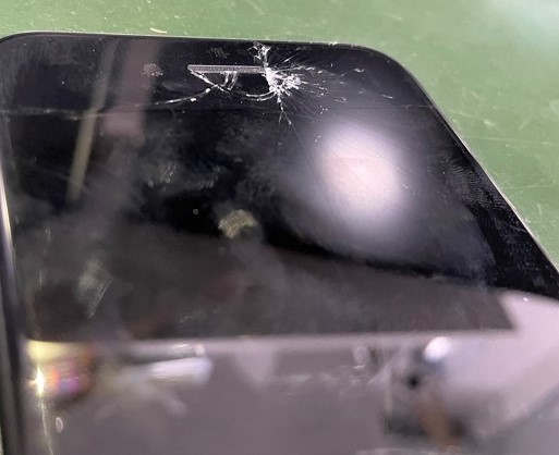 iPhone第2世代の画面割れ