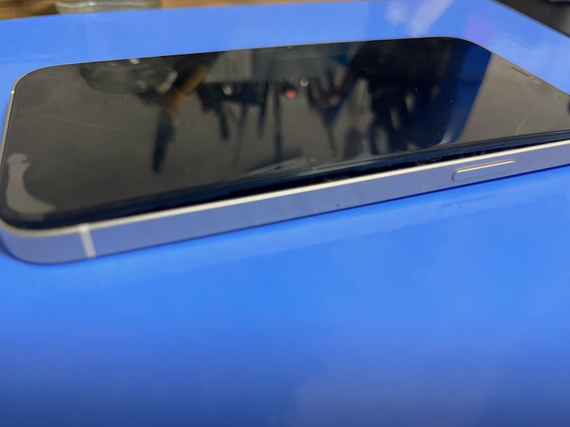 iPhone12バッテリー膨張