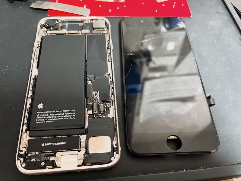 iPhoneSE第3世代　画面修理