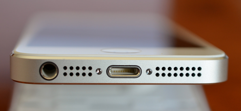 iPhoneの充電がうまくされない！！なんでなの？！