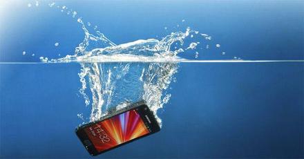 水没したiPhoneはとても危険！