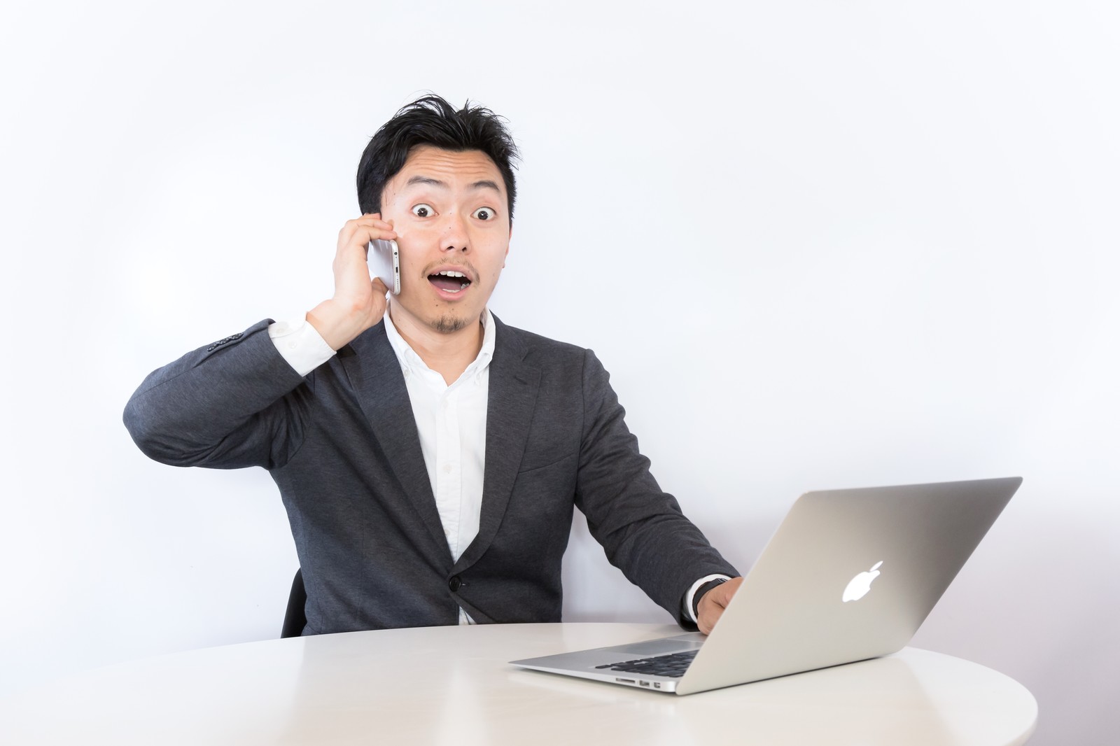 iPhoneって分解するとこんな感じ