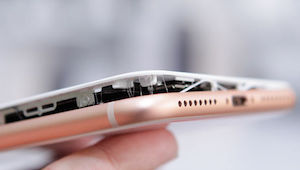 iPhone8 Plusのバッテリーが膨張する不具合
