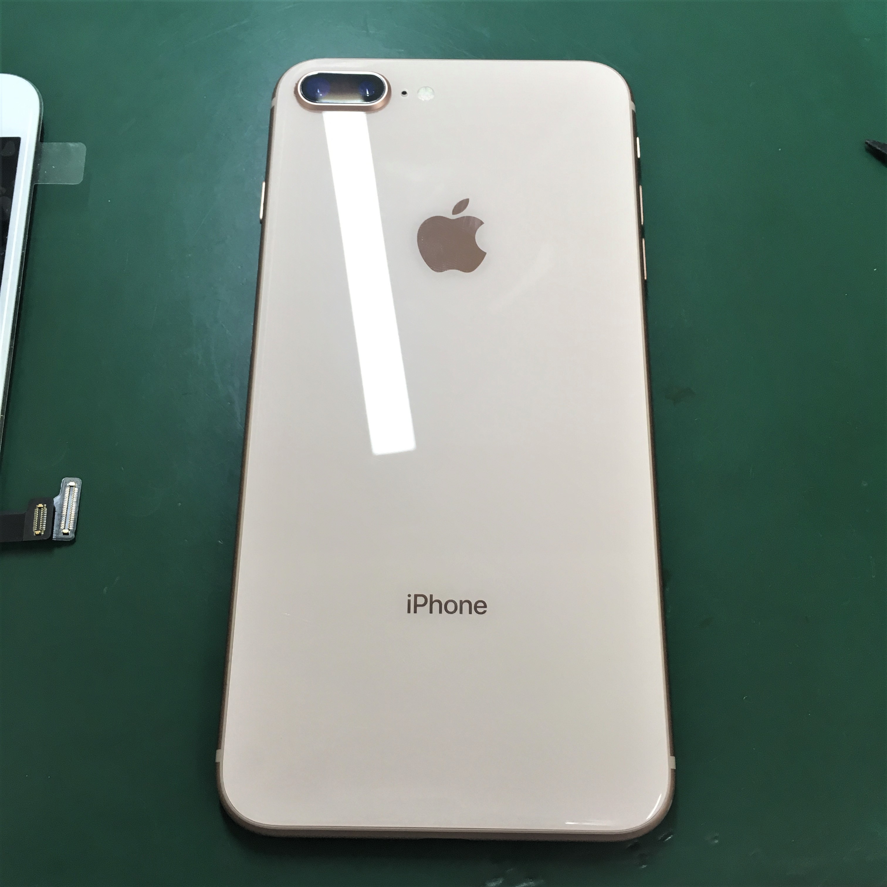 iPhone8Plusガラス割れ修理