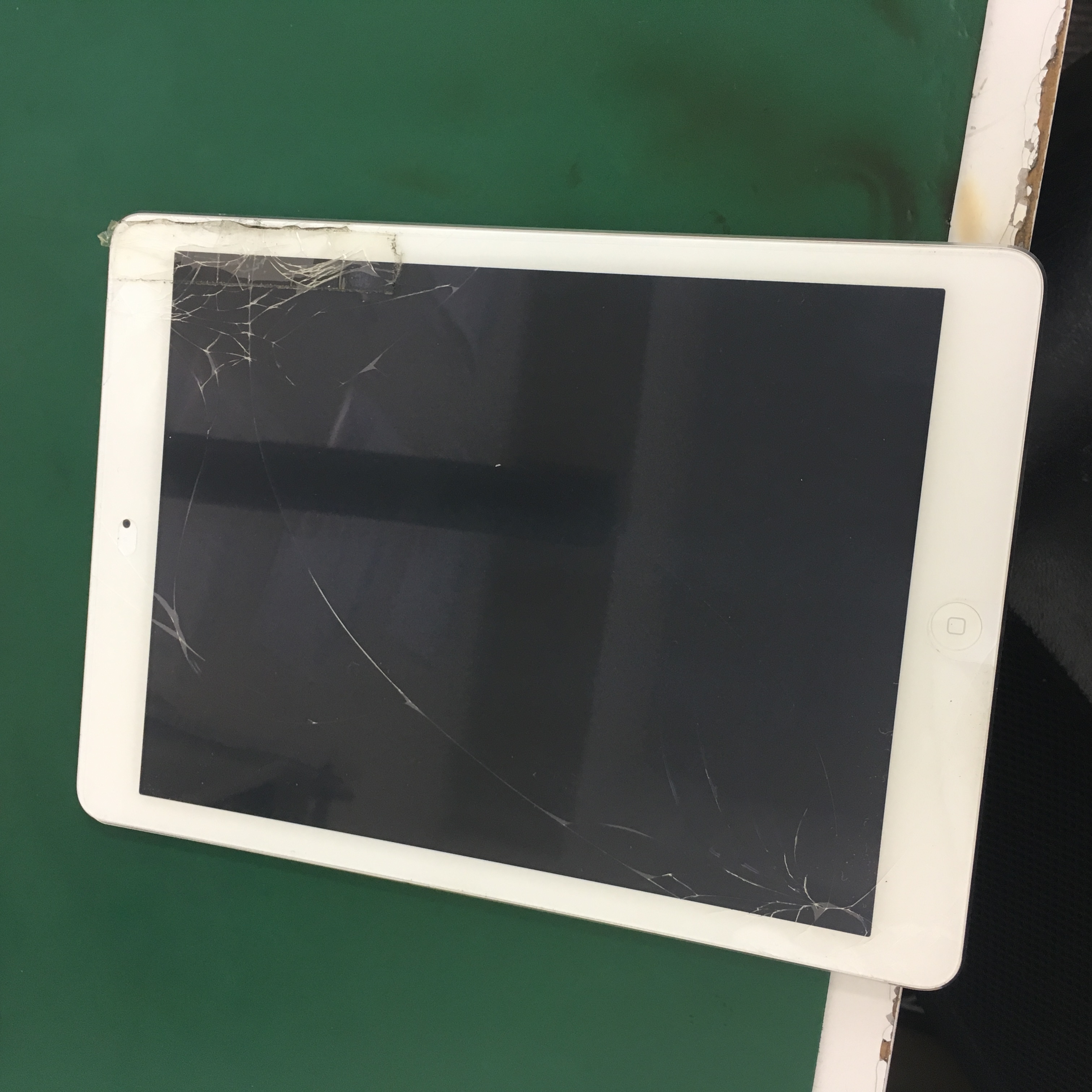iPadairガラス割れ修理